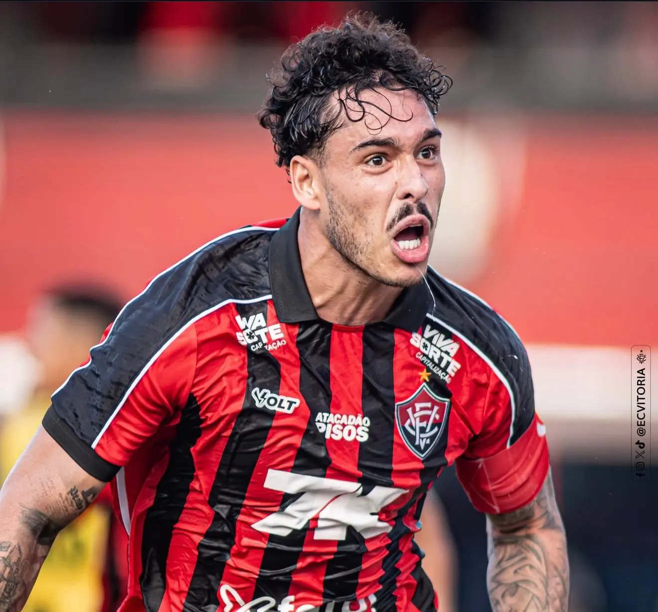 Com gol de ex-Goias, Vitória vence Mirassol e se mantém fora do Z-4