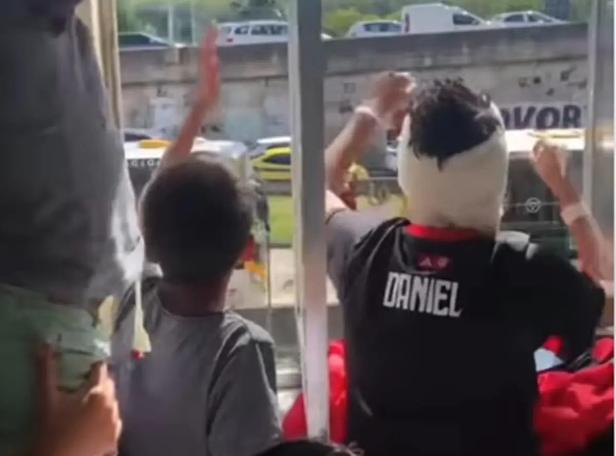 Crianças internadas em hospital no Rio de Janeiro apoiam jogadores do Flamengo no “AeroFla”