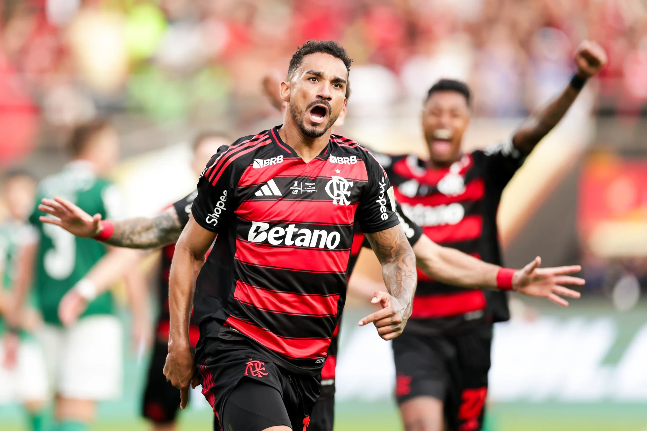 Danilo revela drama familiar após título do Flamengo