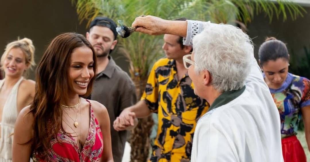 As meditações de Anitta para curar ansiedade com ajuda de xamã