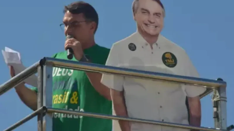 Plano do PL para eleger candidatos sem Bolsonaro inclui boneco de papelão e IA