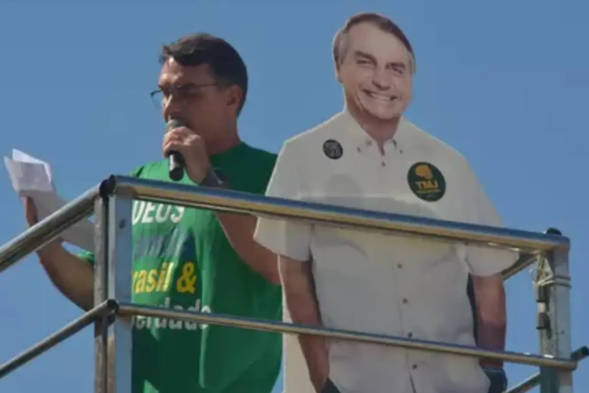 Plano do PL para eleger candidatos sem Bolsonaro inclui boneco de papelão e IA