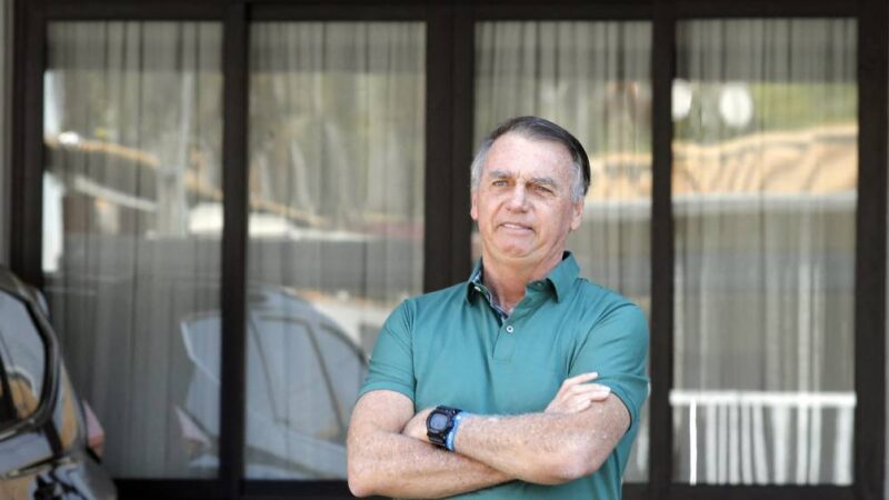 Bolsonaro passará por avaliação diária e não tem data para alta, diz médico