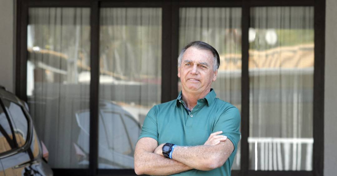 Bolsonaro passará por avaliação diária e não tem data para alta, diz médico