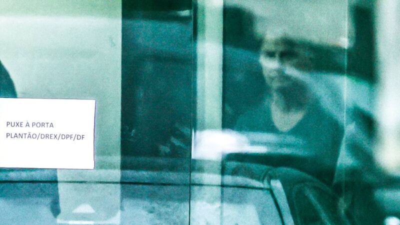 Preso há vinte dias, Bolsonaro sofre com paranoia e morte na prisão, dizem aliados