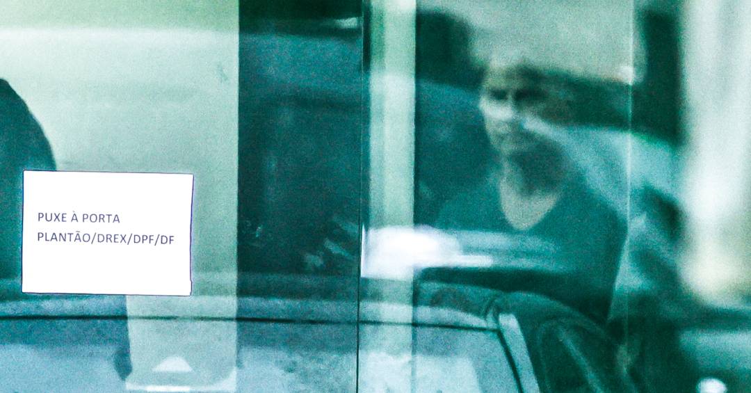 Preso há vinte dias, Bolsonaro sofre com paranoia e morte na prisão, dizem aliados