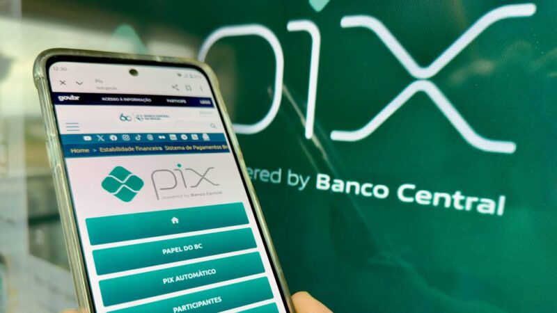 PIX bate recorde em dia marcado por 13º e Black Friday