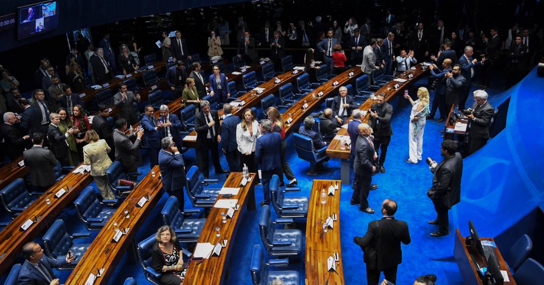 Senado aprova projeto que reduz benefícios fiscais e aumenta tributação de bets e fintechs