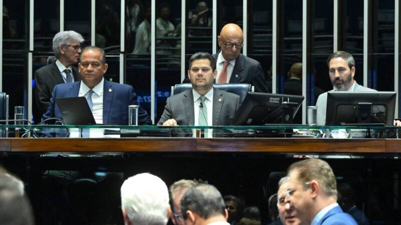 Senado aprova redução de penas para Bolsonaro e condenados do 8 de Janeiro