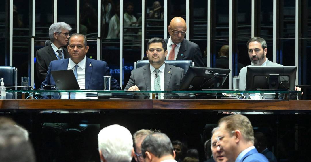 Senado aprova redução de penas para Bolsonaro e condenados do 8 de Janeiro