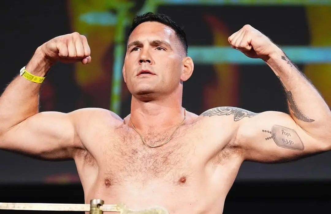 Algoz de Anderson Silva, Weidman aceita desafio após show do brasileiro: “Seu Venom está aqui”