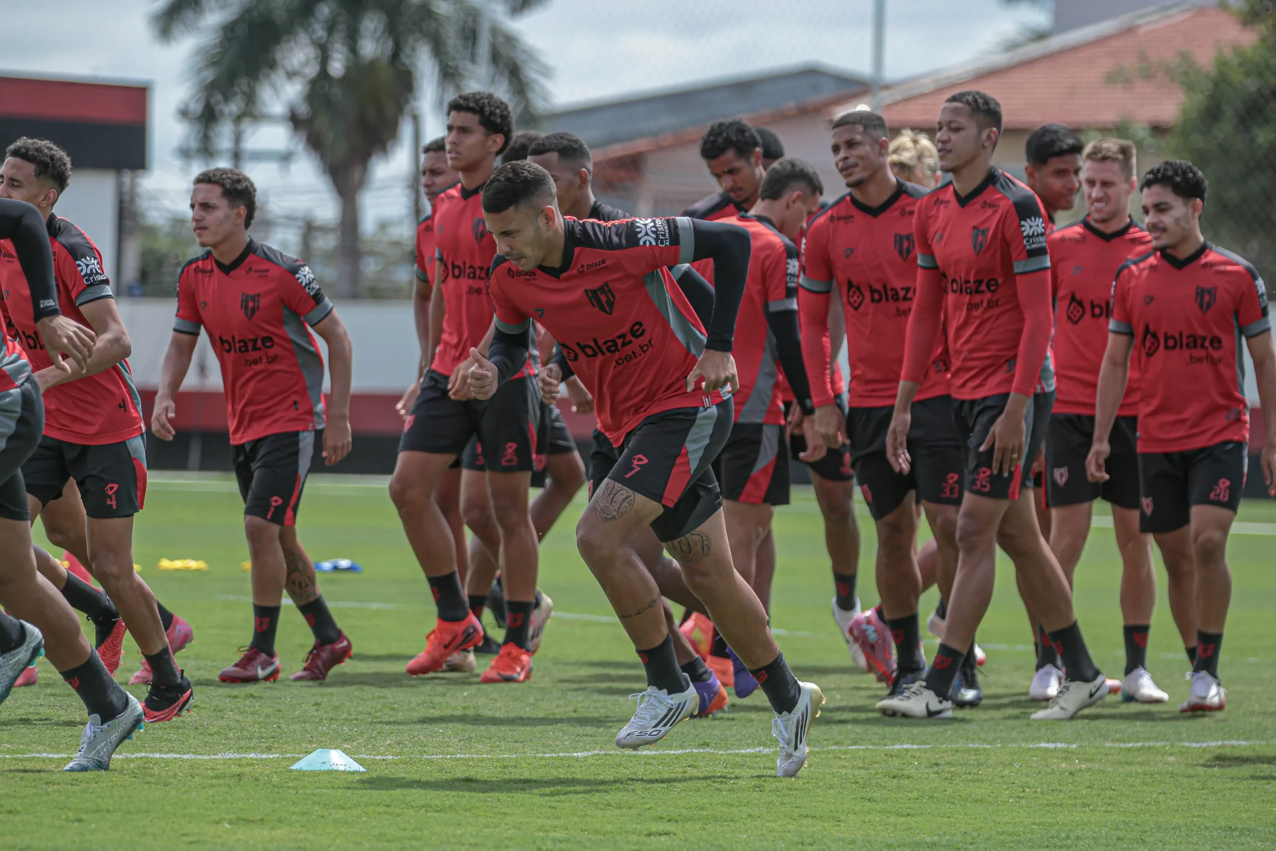 Após temporada abaixo do esperado, Atlético-GO inicia reformulação do elenco