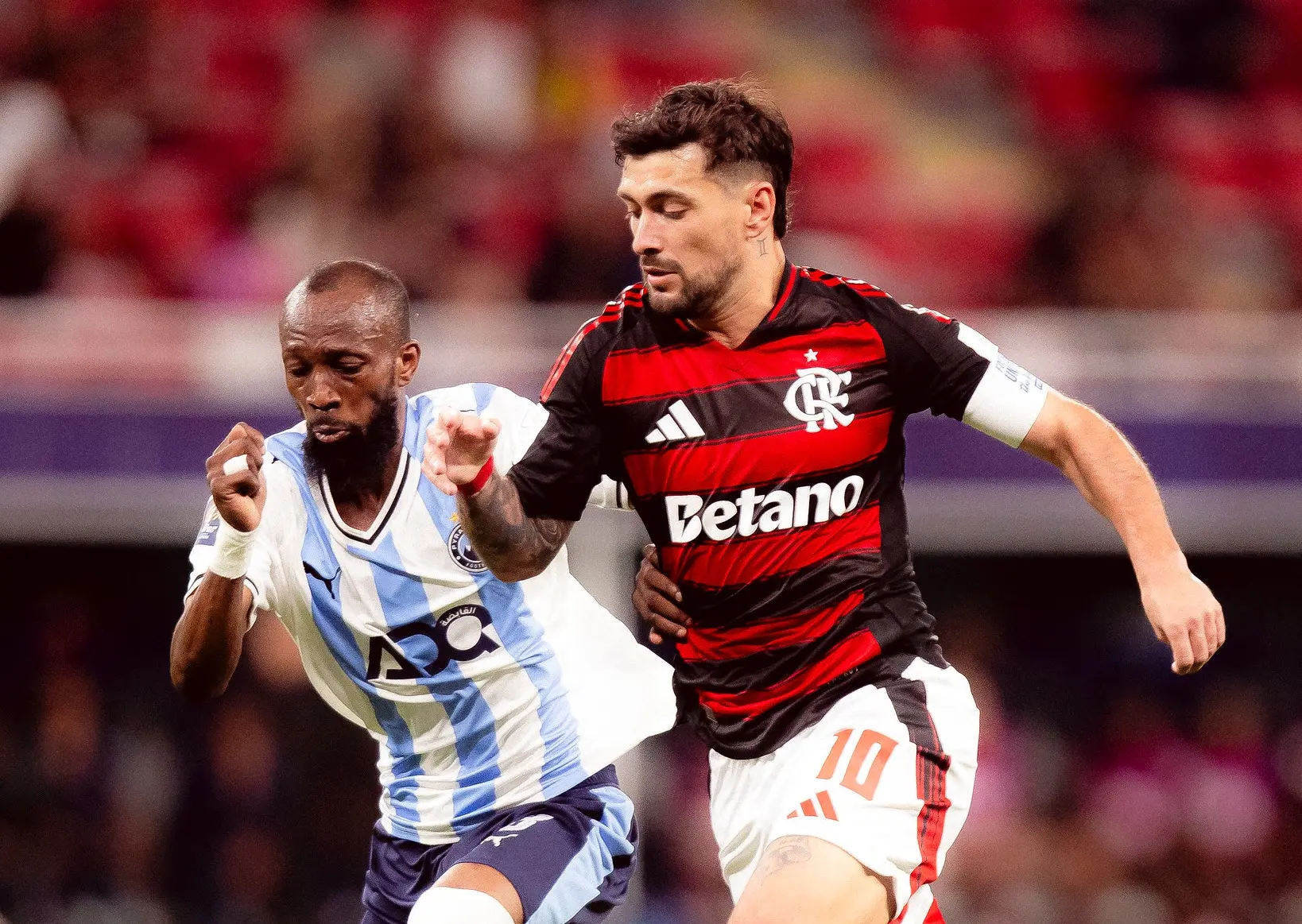 Arrascaeta atinge temporada com mais assistências pelo Flamengo