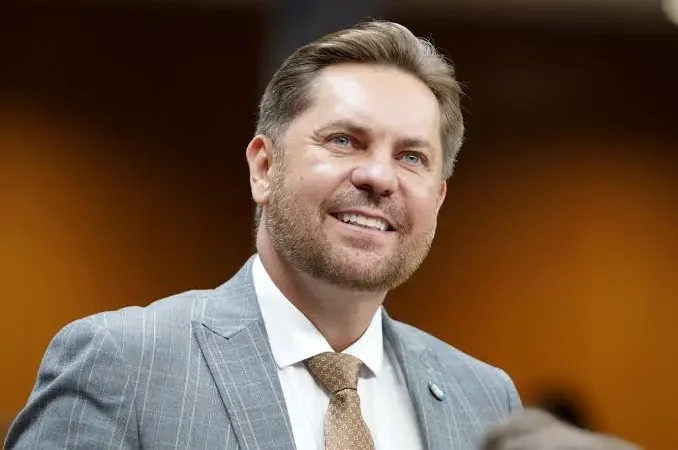 Assembleia aprova projeto de Bruno Peixoto que institui política estadual de combate à pichação em Goiás