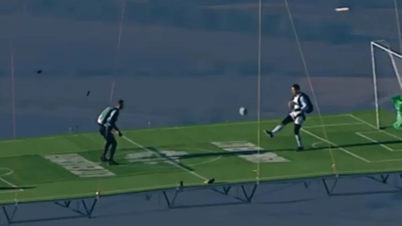 Atleta russo joga futebol a 1.800 metros de altitude em balão de ar quente e bate recorde mundial