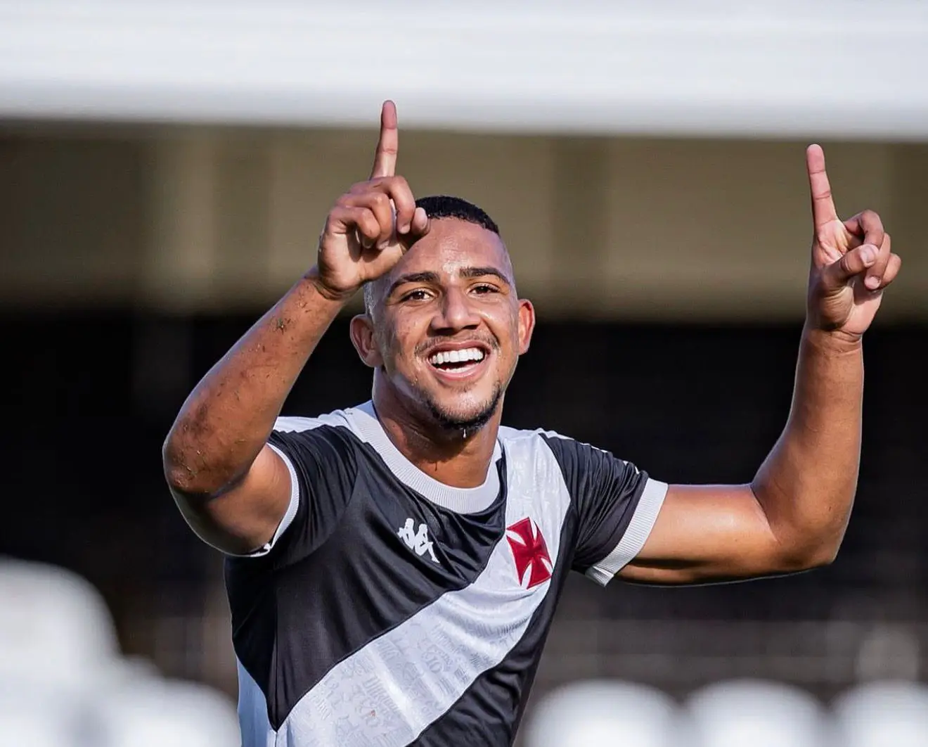 Atlético Goianiense contrata promessa do futebol brasileiro