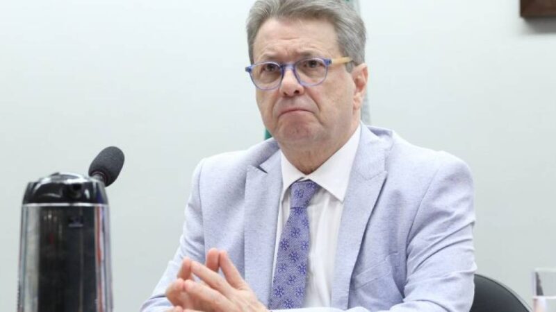 Vice-líder do PL critica Sóstenes após destituição: ‘Não pode ser líder’