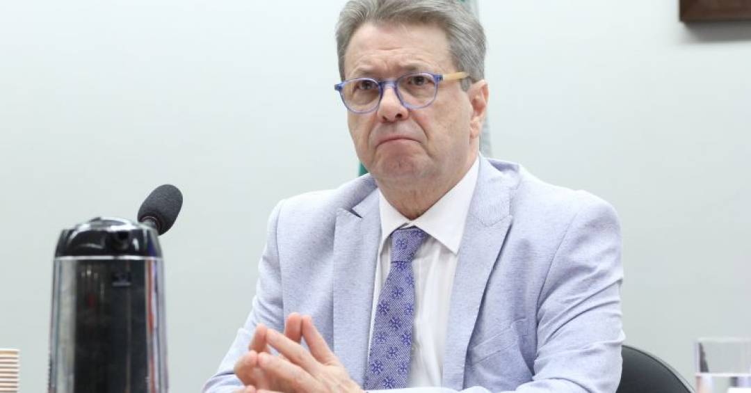 Vice-líder do PL critica Sóstenes após destituição: ‘Não pode ser líder’