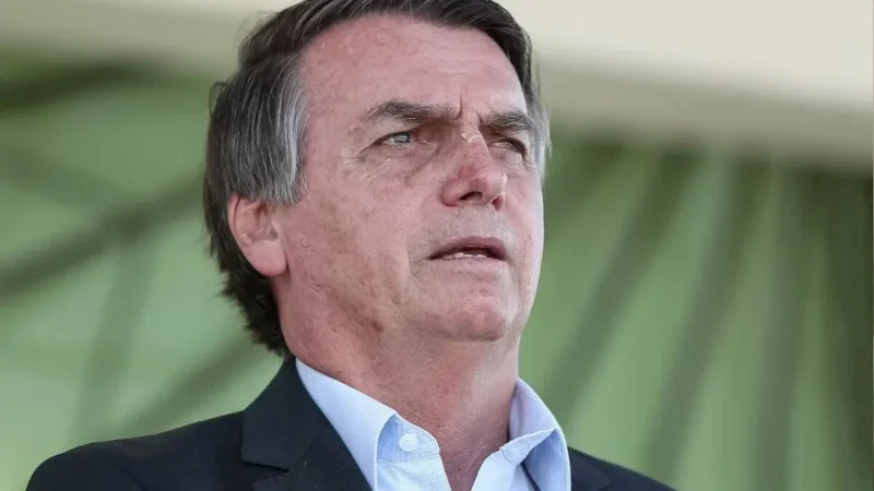 Bolsonaro volta a ter soluços um dia após cirurgia