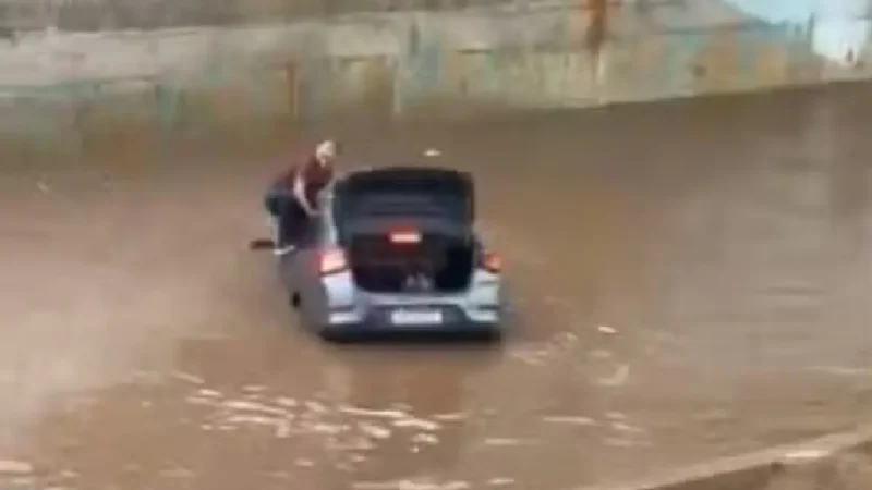 Bombeiros que salvaram motorista na Marginal Botafogo estavam a caminho de outra ocorrência