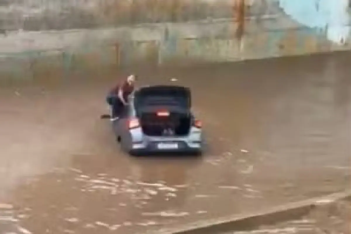 Bombeiros que salvaram motorista na Marginal Botafogo estavam a caminho de outra ocorrência