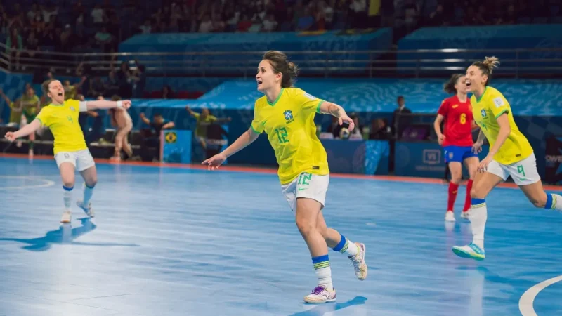 Brasil goleia Espanha e se classifica para a final do Mundial de futsal feminino