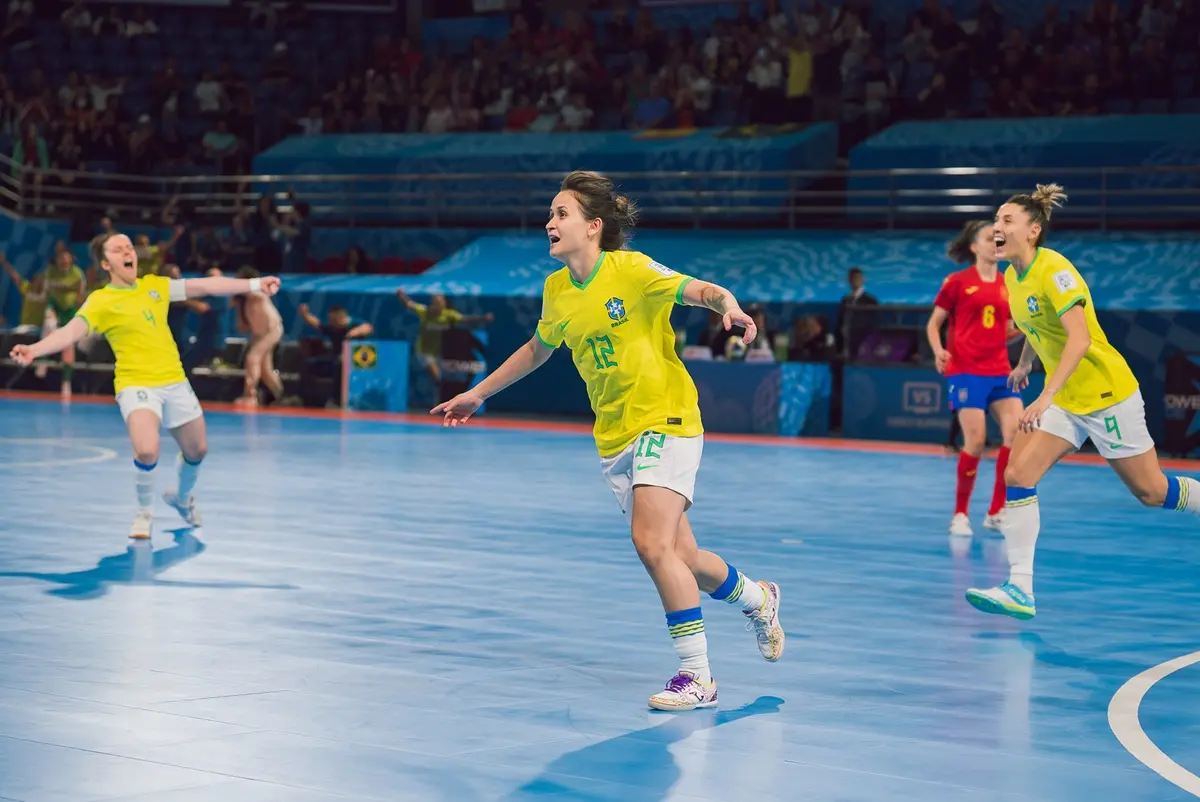 Brasil goleia Espanha e se classifica para a final do Mundial de futsal feminino