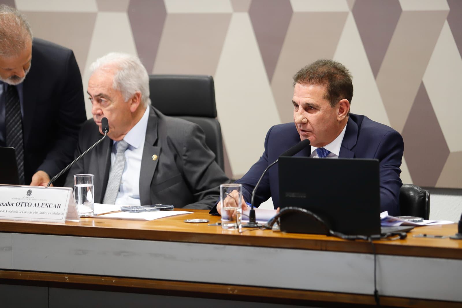 CCJ aprova projeto de Vanderlan para fiscalizar emendas Pix.