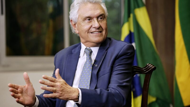 Caiado antecipa salário de dezembro e injeta R$ 1,6 bi