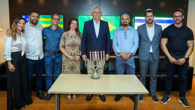 Caiado celebra Hanukkah com comunidade judaica goiana