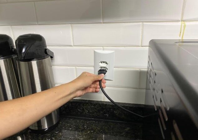 Casa vazia nas férias? Dicas para evitar riscos elétricos