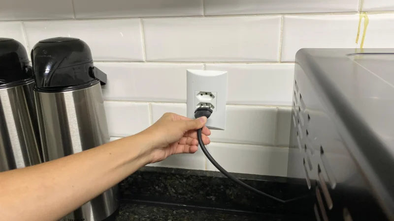 Casa vazia nas férias: saiba como evitar problemas elétricos durante a viagem