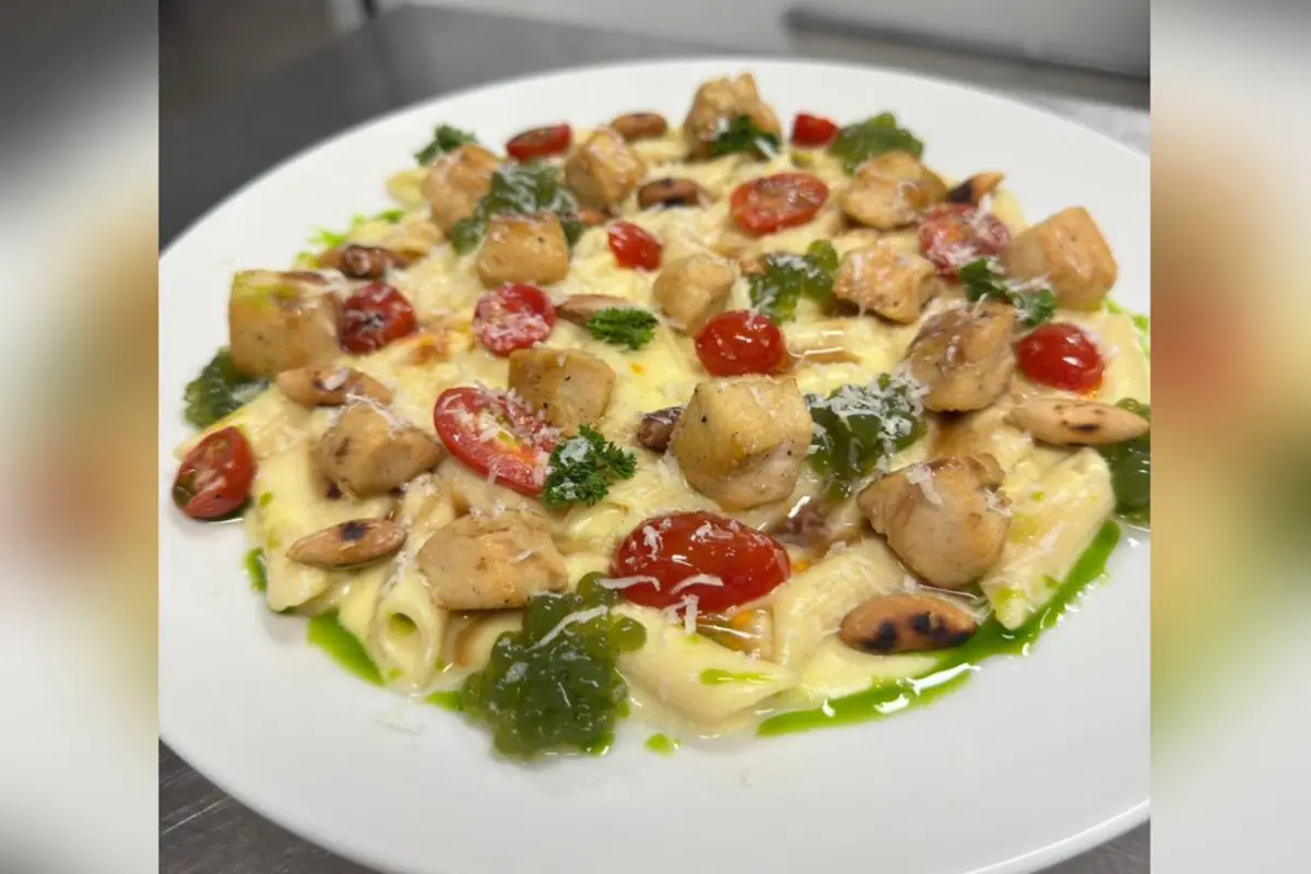 Chef cria receita de massa com pequi a pedido do embaixador da Itália, em visita a Goiânia