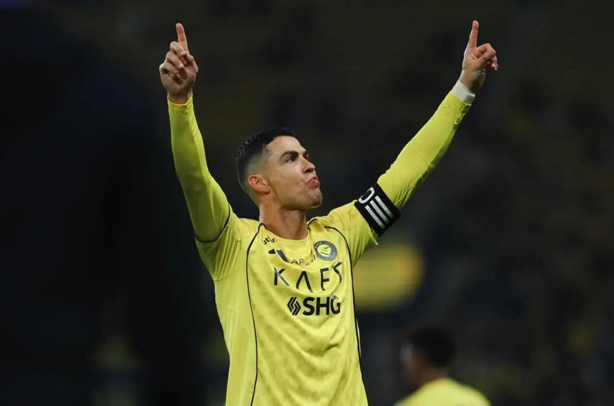 Cristiano Ronaldo brilha em vitória do Al-Nassr, marca dois e se aproxima dos mil gols na carreira