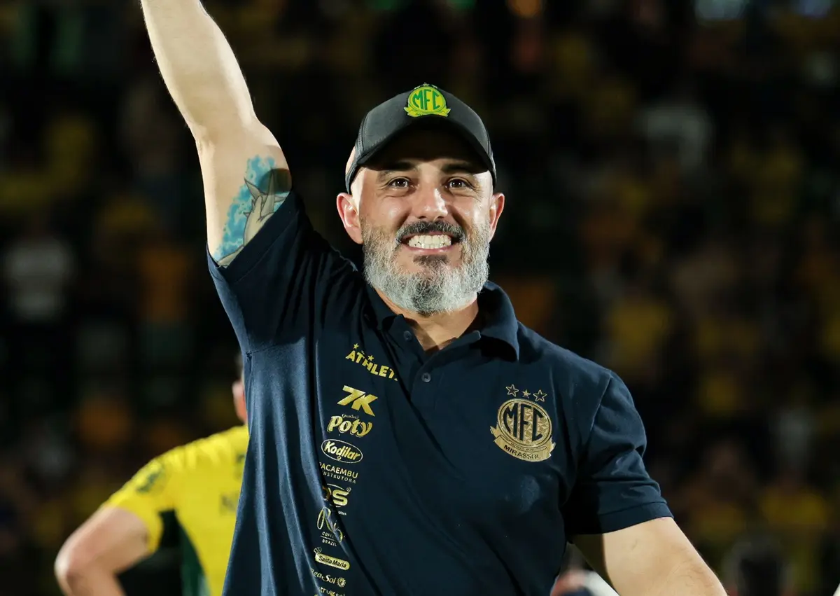 Da demissão no futebol goiano ao ápice com o Mirassol; veja como foi a temporada de Rafael Guanaes