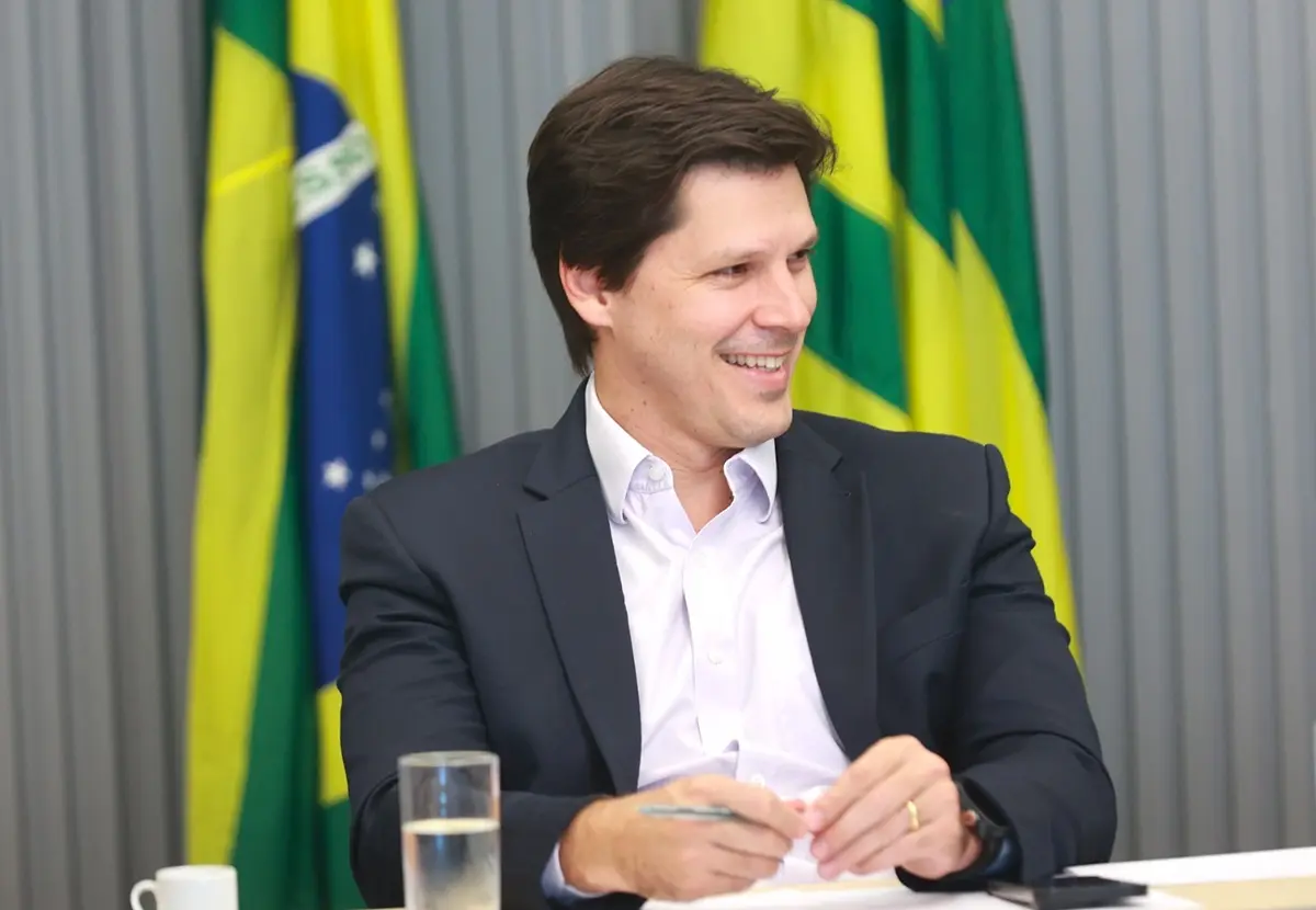 Depois de polêmica por vestir a camisa do Vila, Daniel Vilela reclama de esmeraldinos “Não sabem brincar”