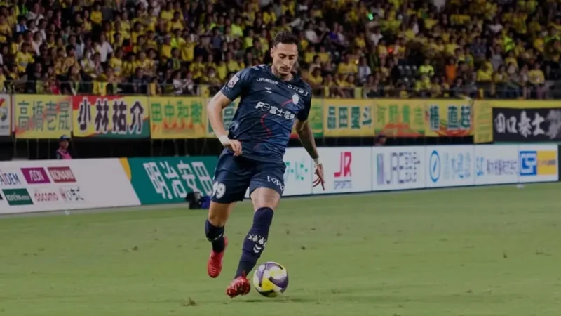 Derek retorna de empréstimo e deverá ser aproveitado no Atlético Goianiense