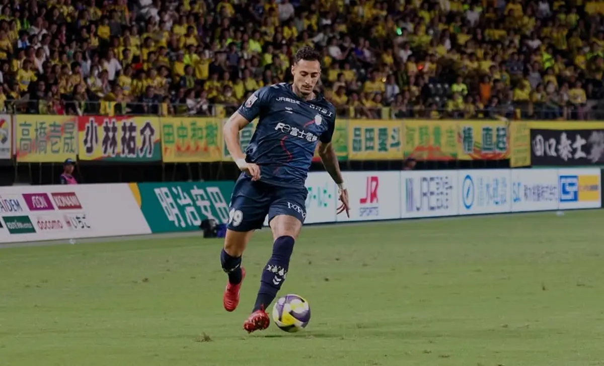 Derek retorna de empréstimo e deverá ser aproveitado no Atlético Goianiense