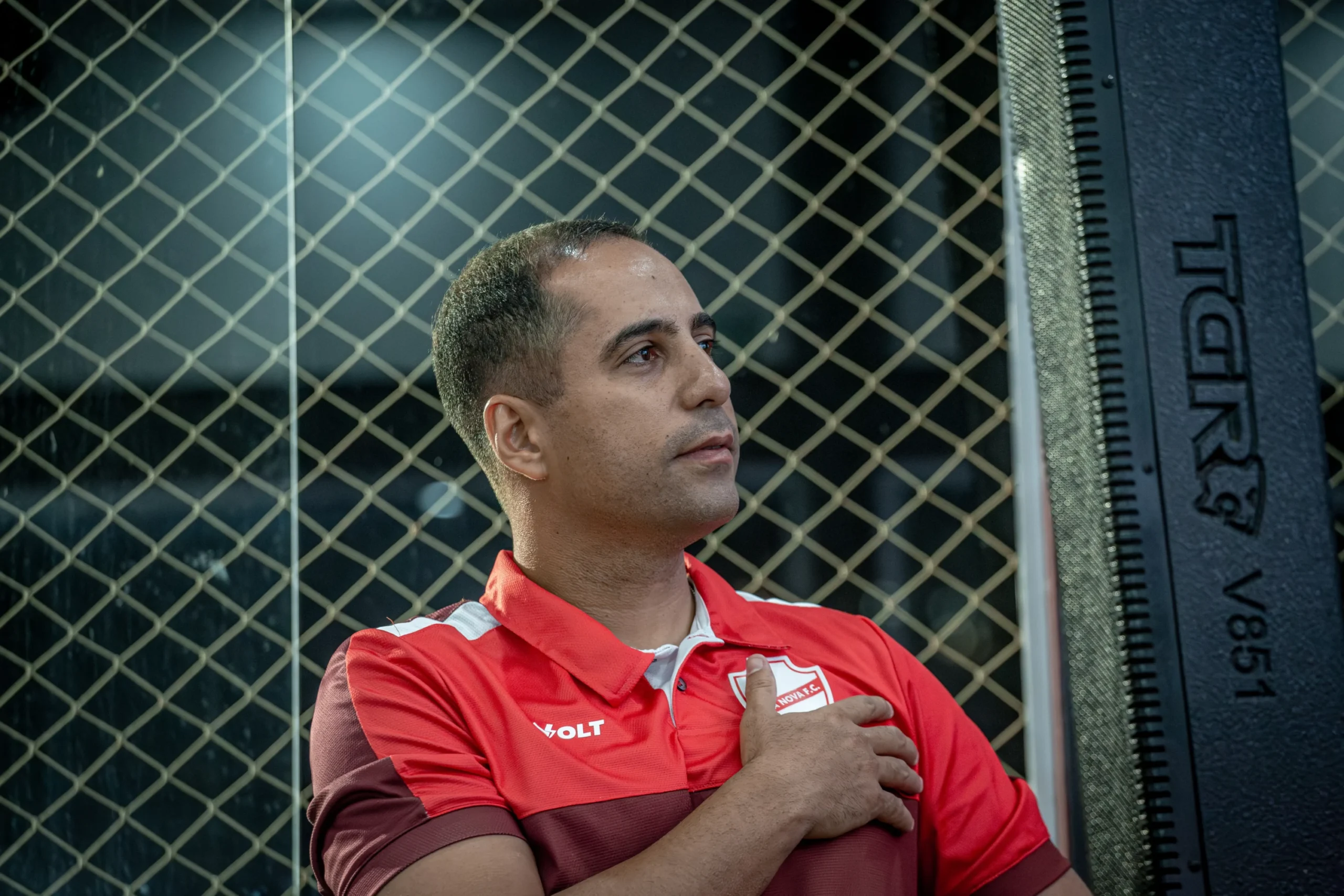 Dirigente do Vila Nova encara 30 torcedores em debate nas redes sociais