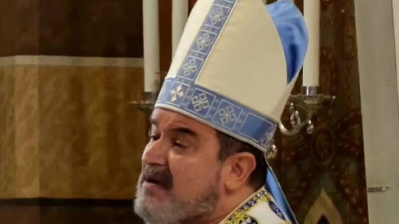Bispo é nomeado para acompanhar católicos LGBT+: ‘A cura gay é lamentável’