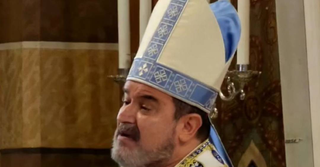 Bispo é nomeado para acompanhar católicos LGBT+: ‘A cura gay é lamentável’