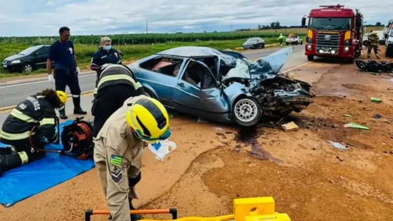 Duas pessoas morrem e idosa fica ferida em acidente na BR-414 em Abadiânia