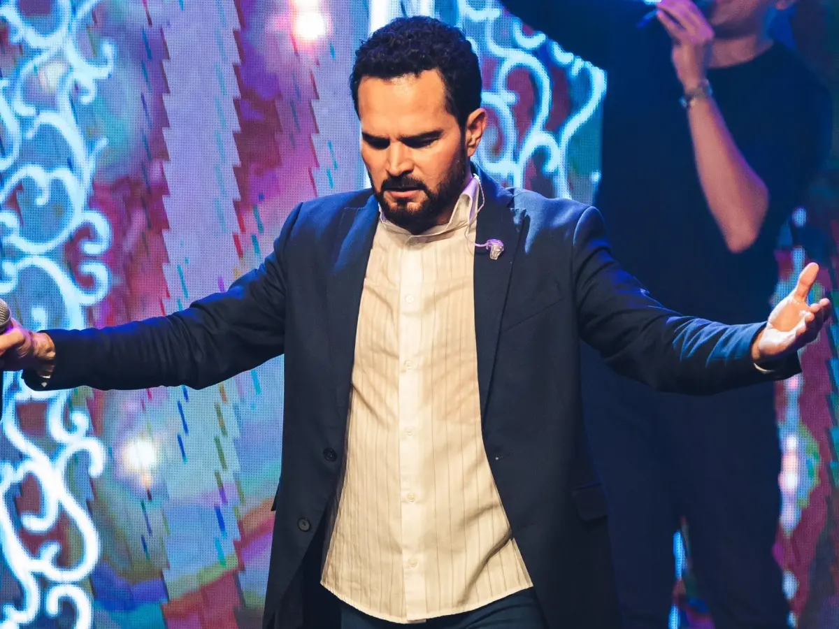 Em carreira gospel, Luciano Camargo conta que não cobra