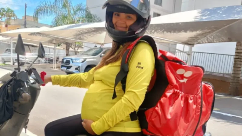 Entregadora grávida de 7 meses fará cirurgia intrauterina para salvar bebê em Goiânia