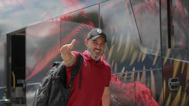 Ex-Atlético-GO, Rafael Guanaes é eleito o melhor técnico do Brasileirão 2025