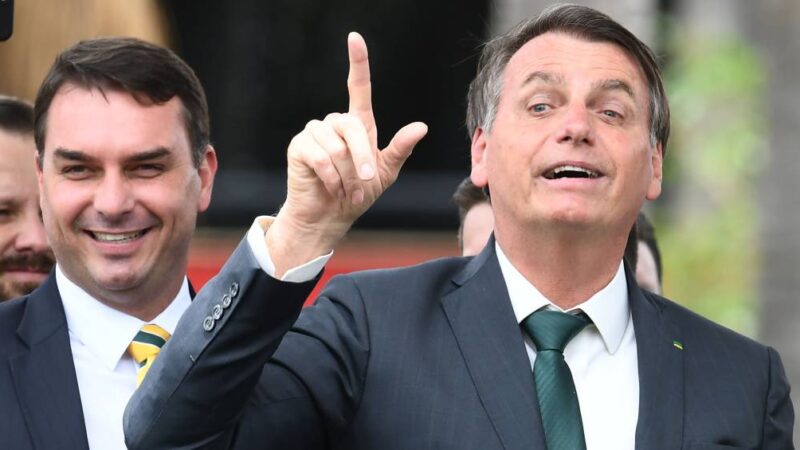 Flávio Bolsonaro diz que preço para desistir de candidatura é ter o pai ‘livre, nas urnas’