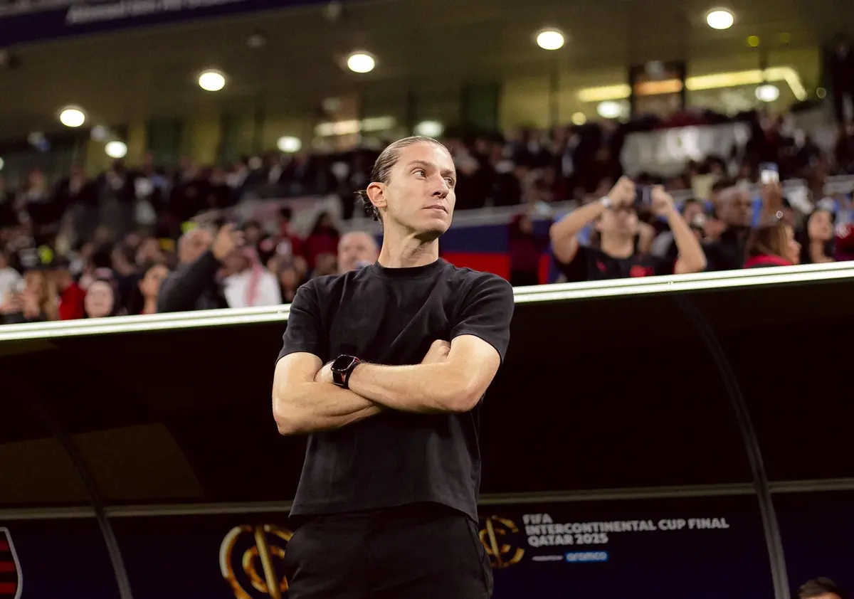 Filipe Luís pede que Flamengo não fique marcado por derrota nos pênaltis e espera que futuro no clube ‘se arrume’