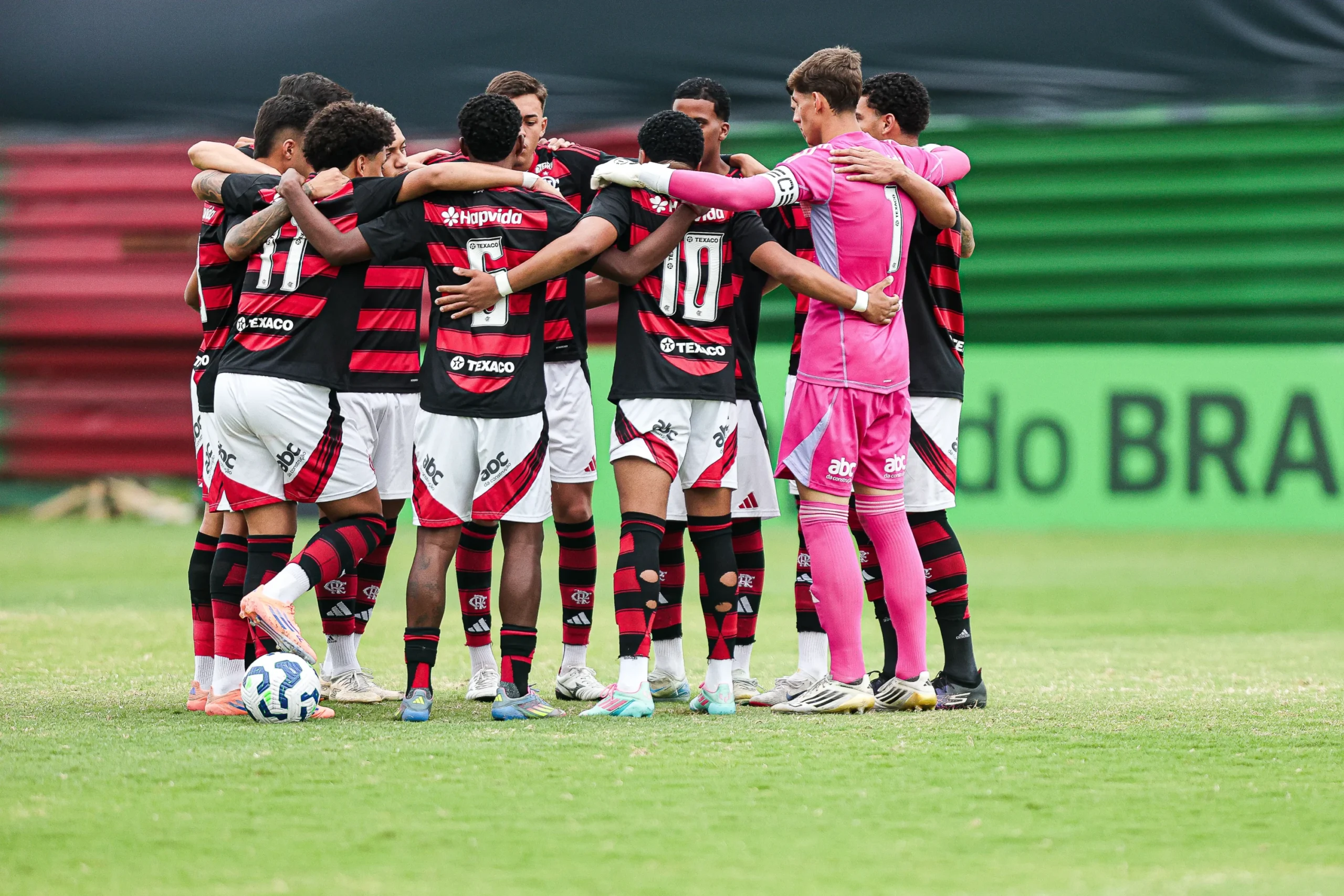 Flamengo antecipa ida ao Catar e usará Sub-20 na última rodada
