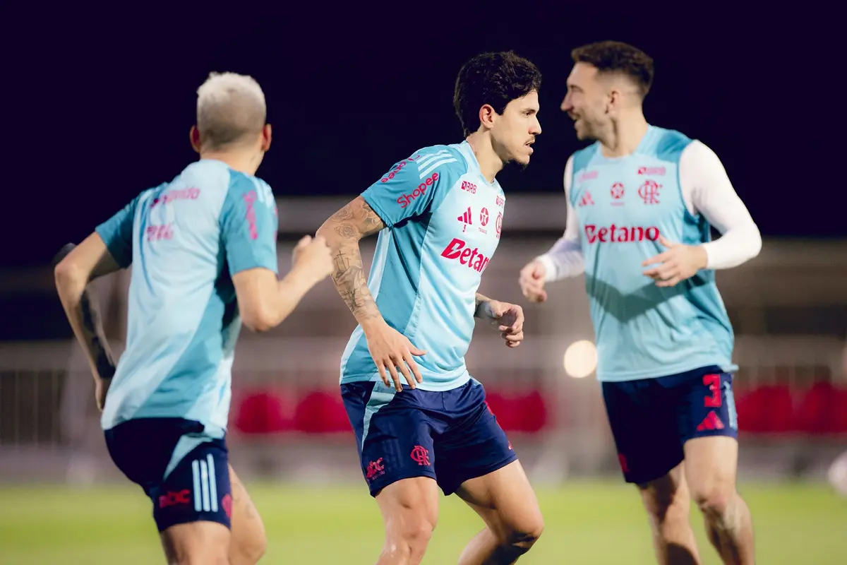 Flamengo inicia preparação para final contra PSG com grupo completo em Doha