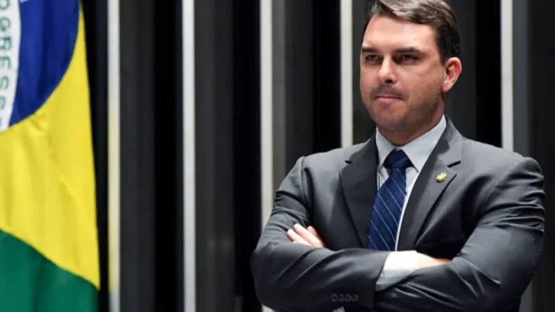 Flávio Bolsonaro admite não levar candidatura até o fim